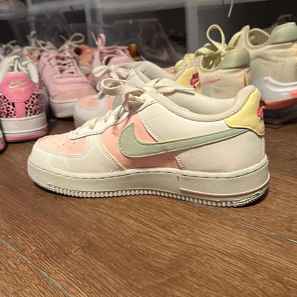 Nike air forces size 8 I have only wore them once